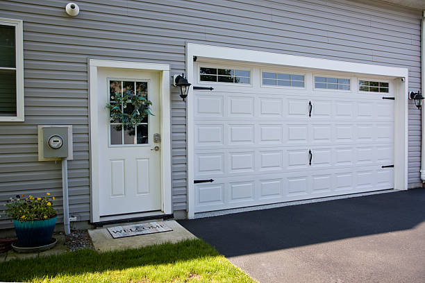 24/7 Emergency Garage Door Panel Replacement experts in Bellevue, MI